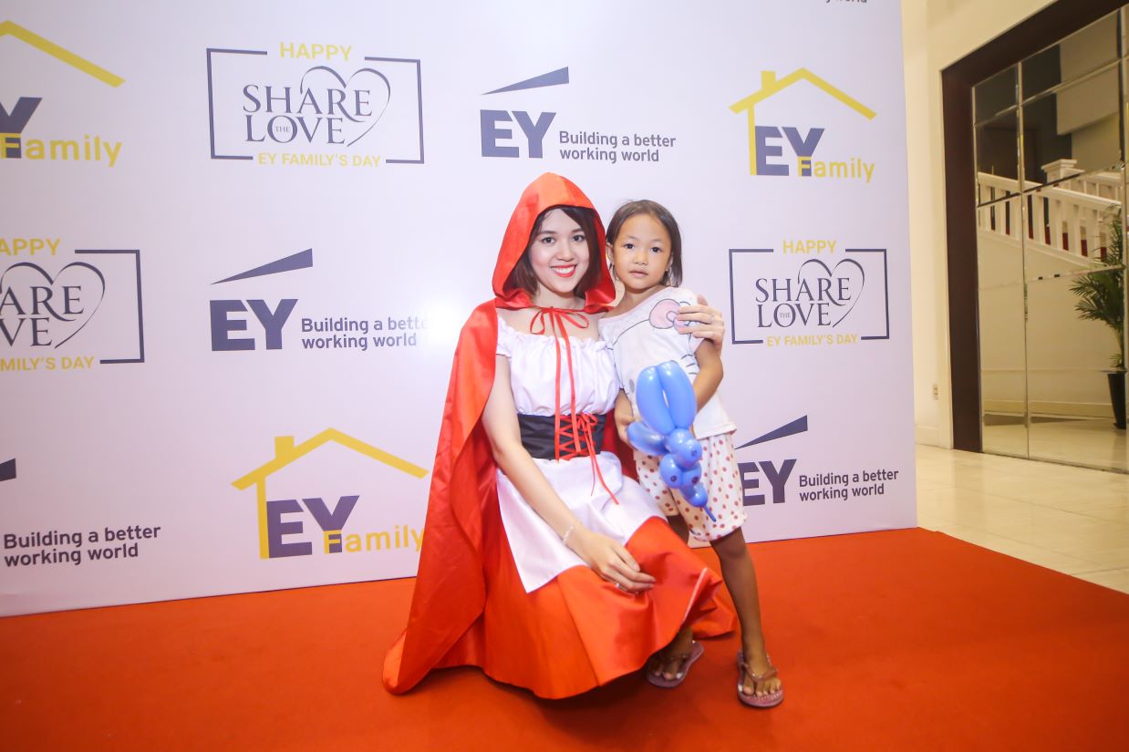 EY - HAPPY SHARE THE LOVE 