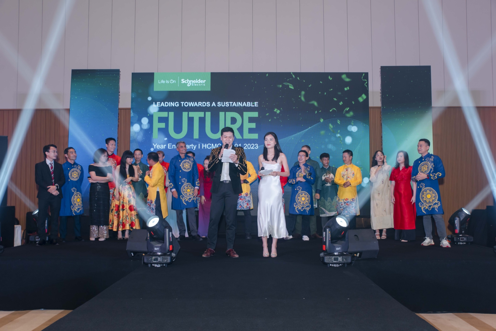 SCHNEIDER ELECTRIC - LEADING TOWARDS A SUSTAINABLE FUTURE 